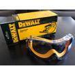 DeWalt Párásodásgátló pántos védőszemüveg (DPG82-11D) DeWalt Párásodásgátló pántos védőszemüveg (DPG82-11D)
