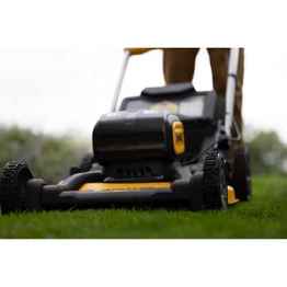 DeWalt 2x18V-OS ÖNJÁRÓ FŰNYÍRÓ 2 DB 8 AH