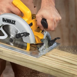DeWalt Hálózati Körfűrész 1600W (DWE575K) DeWalt Hálózati Körfűrész 1600W (DWE575K)